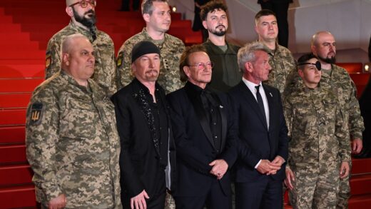 Новини світу - Боно з’явився на Каннському фестивалі разом з військовими ЗСУ
