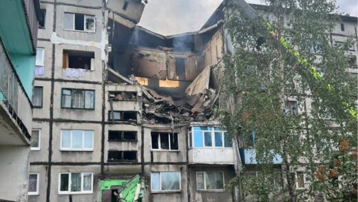 Новини України - Дрон росіян влучив у п’ятиповерхівку на Донеччині