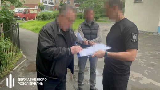 Новини України - Екскерівник управління Міграційної служби нарахував собі 365% премії
