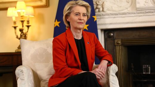 Новини світу - Фон дер Ляєн відзначили премією Карла Великого