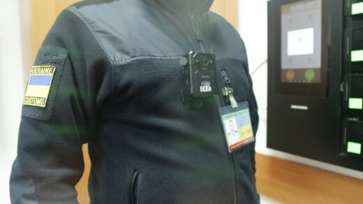 Новини України - Кабмін зобов’язав митників працювати з бодікамерами