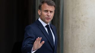 Новини світу - Макрон закликав "тихо" озброювати Україну
