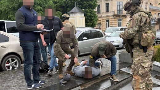 Новини України - На Буковині затримали правоохоронця за організацію схеми для ухилянтів