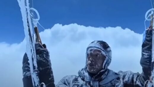 Новини світу - Парапланерист із Китаю випадково злетів на висоту понад 8000 метрів