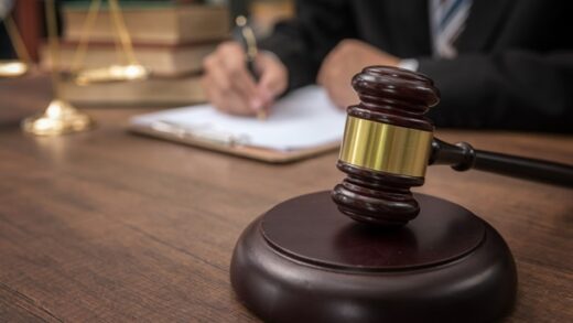 Новини України - Посадовця Федерації профспілок ув’язнили за спробу підкупу судді