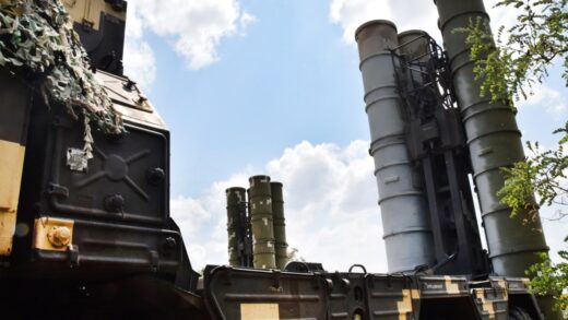 Новини України - ППО перехопила три ракети і десятки дронів