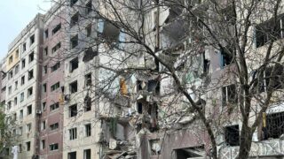 Новини України - Росіяни скинули авіабомбу на багатоповерхівку в Костянтинівці, 12 поранених