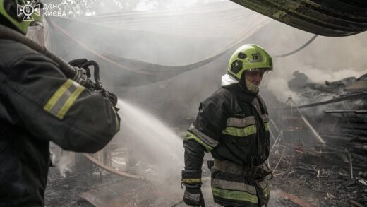 Новини Києва - Рятувальники ліквідували пожежу у Гідропарку