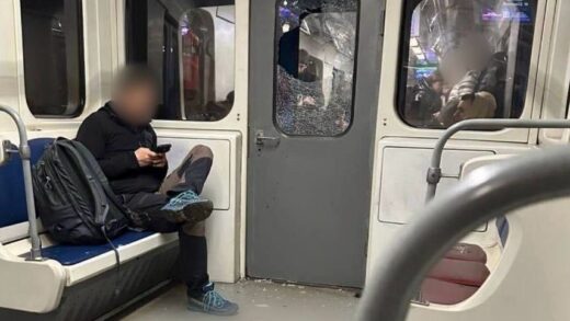 Новини Києва - У Києві п'яний хлопець розбив скло у вагоні метро