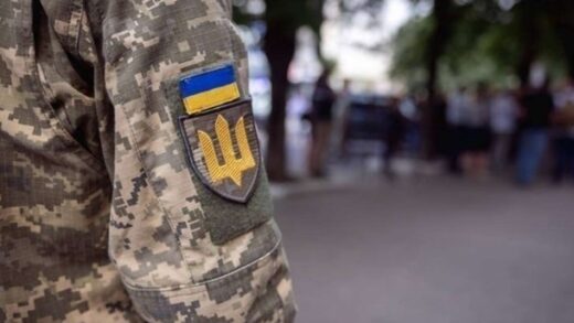 Новини України - У Львові працівники ТЦК схопили напівбосого чоловіка