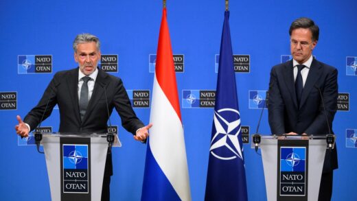 Новини світу - У НАТО не впевнені, чи запросять Зеленського на саміт