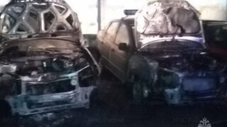 Новини світу - У РФ дівчина підпалила п'ять авто Росгвардії