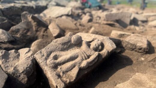 Технології - У Великобританії знайшли скульптуру богині перемоги віком понад 1800 років