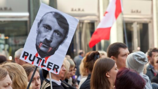 Новини світу - В Росії заборонили меми з Путіним в образі Гітлера