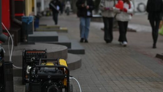 Новини України - Влітку можуть давати світло за графіками - як підготуватися до блекауту