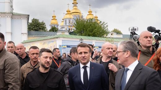 Новини України - Зеленський, Макрон і Стармер погуляли в центрі Києва