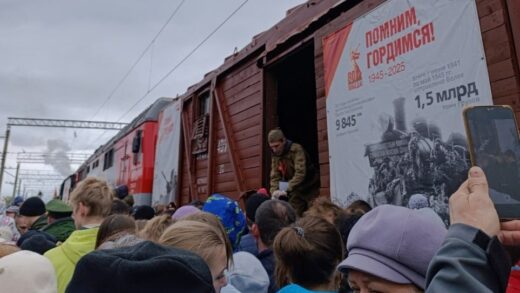 Новини світу - Жителі російського міста билися за кашу біля "поїзда перемоги"