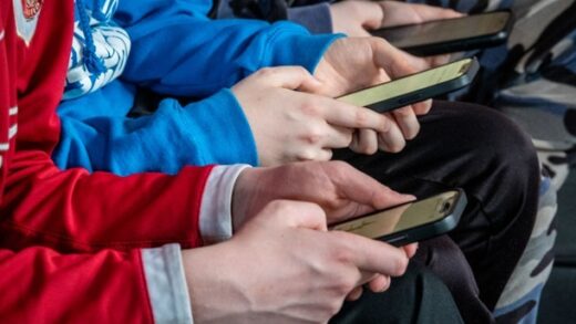 Новини України - Зйомки фільму окупантів залишили без зв'язку частину Донеччини