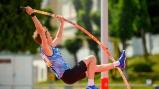 Новини спорту - 12-річний українець у стрибках із жердиною переступив висоту Дюплантіса