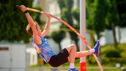 Новини спорту - 12-річний українець у стрибках із жердиною переступив висоту Дюплантіса