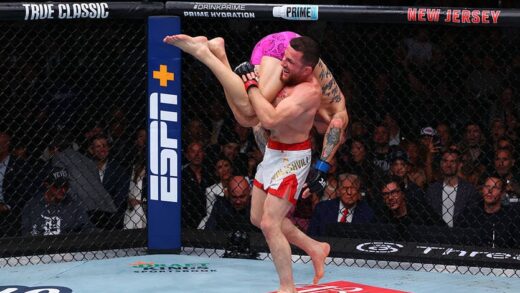 Новини спорту - Борець з Грузії задушив О'Меллі і вперше виграв в UFC прийомом здачі