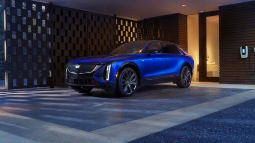 Авто новини - Cadillac відкликає електрокари Lyriq через проблему з дисплеєм