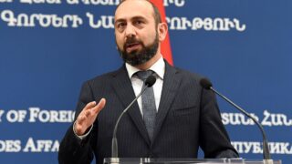 Новини світу - Глава МЗС Вірменії порадив Лаврову не втручатися у справи країни