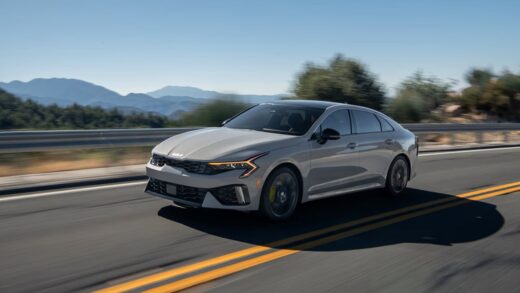 Авто новини - Kia відкликає тисячі K5 через програмне забезпечення з "корейською логікою"