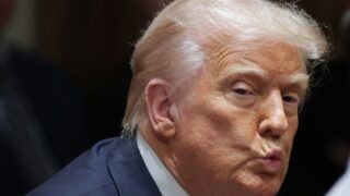 Новини світу - Між Трампом і Медведєвим відбулася заочна перепалка