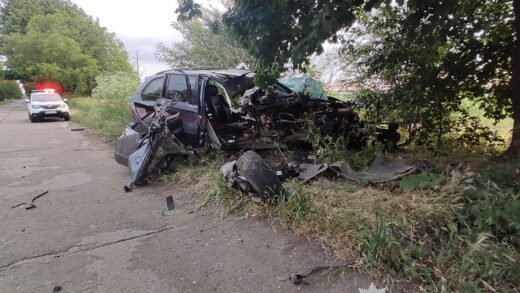 Новини України - На Одещині водій врізався в дерево, є загиблий