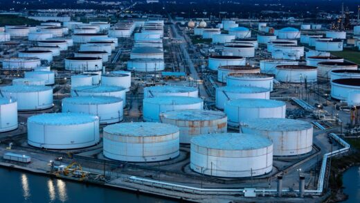 Новини бізнесу - Нафтові резерви США впали до річного мінімуму