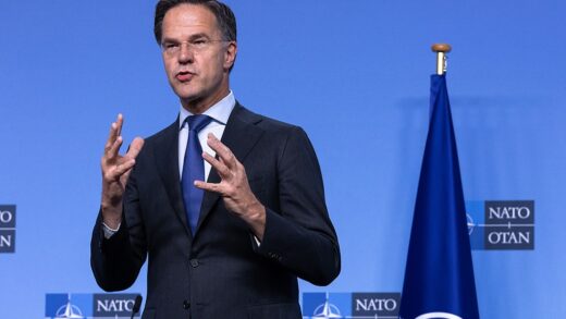 Новини світу - НАТО виробляє за рік менше боєприпасів, ніж Росія за три місяці - Рютте