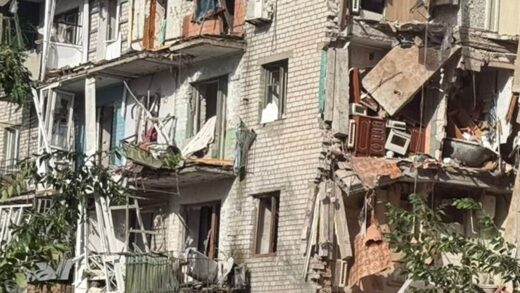Новини України - Росіяни атакували п'ятиповерхівку у Лимані