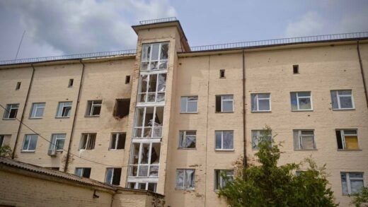 Новини України - Росіяни поцілили Молнією по лікарні на Чернігівщині