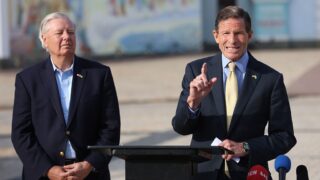 Новини світу - Сенатори США вимагають негайно посилити санкції проти Росії