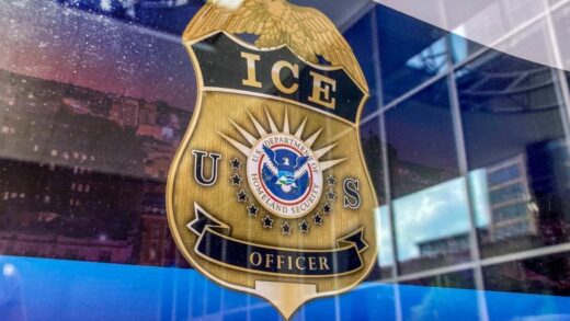 Новини України - США планують видворити 24 українців - посольство