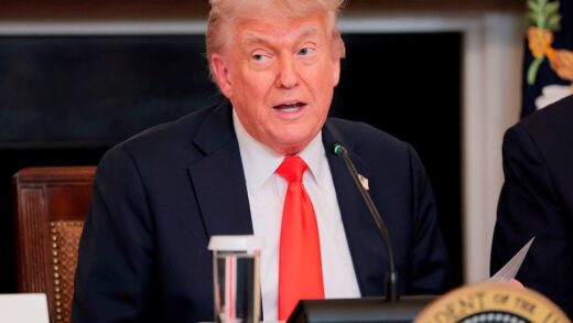 Новини світу - Трамп назвав Грету Тунберг "дивною" та порадив їй курси з гніву