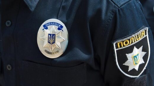 Новини України - У Харкові затримали дівчину, яка вдарила поліцейського