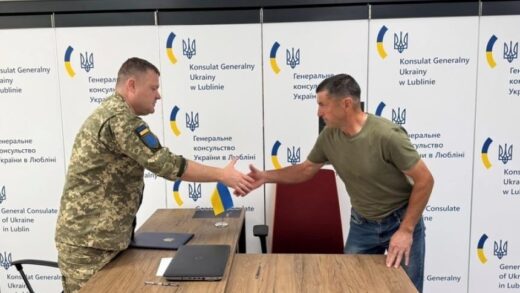 Новини світу - У Польщі четверта група добровольців підписала контракти із ЗСУ