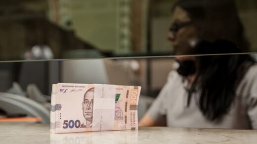 Без категорії - Українці активно беруть кредити та розміщують депозити