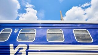 Новини бізнесу - Укрзалізниця показала нові вагони від українського виробника