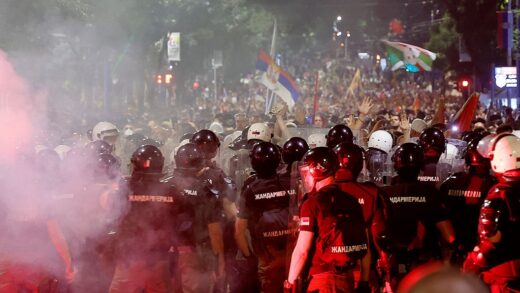 Новини світу - В Сербії спалахнули масові протести, що переросли в сутички