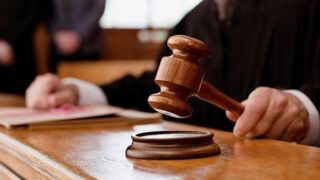 Новини України - Засудили харків'ян, які винесли сейф і товар з супермаркету на 800 тисяч