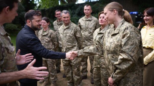 Новини України - Зеленський і Стармер зустрілися з бійцями ЗСУ, що готуються у Британії