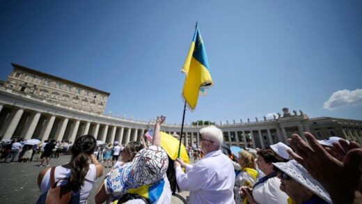 Новини світу - Діалог замість зброї: Папа Лев XIV закликав до молитви за мир