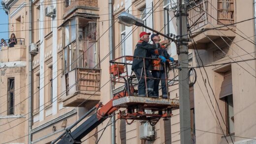 Новини України - Харків зазнав 10 ударів, є поранені
