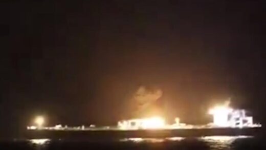 Новини світу - Хусити потопили балкер у Червоному морі