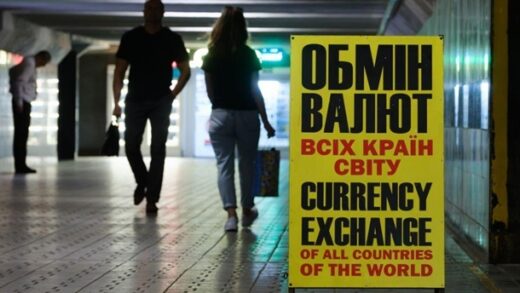 Новини бізнесу - Курси долара і євро знизились в обмінниках
