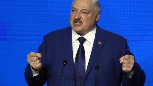 Новини світу - Лукашенко використовує мігрантів для тиску на ЄС - СЗР