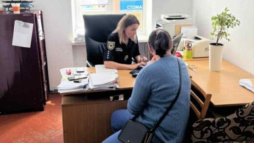 Новини України - На Прикарпатті жінка виманила у військових 450 тисяч гривень